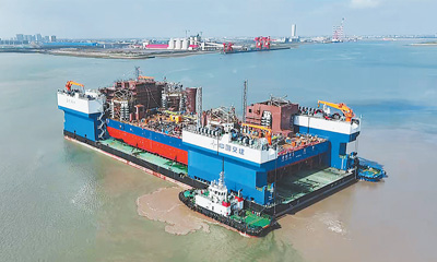 耀世娱乐：全球最大江海移动船坞完成出海运输任务